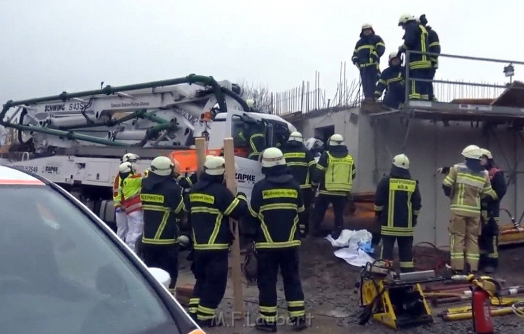 LKW in Rohbau Haus gefahren Huerth Argeles Sur Merstr TK P12.jpg